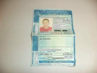 Jonathan apresentou documento falsificado com sua foto mas informações de outra pessoa (Foto: Divulgação/PC)