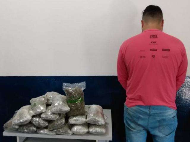 Traficante &eacute; preso em &ocirc;nibus com supermaconha que entregaria na Capital 