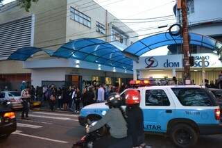 Colégio Dom Bosco, local de prova de concurso da PRF, teve tumulto no domingo, depois que cadernos foram extraviados. (Foto: Bruno Chaves