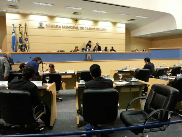 Vota&ccedil;&atilde;o de reajuste &eacute; adiada por falta de previs&atilde;o or&ccedil;ament&aacute;ria
