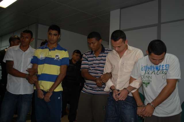 Na 1&ordf; audi&ecirc;ncia sobre morte de estudantes, emo&ccedil;&atilde;o e f&oacute;rum lotado