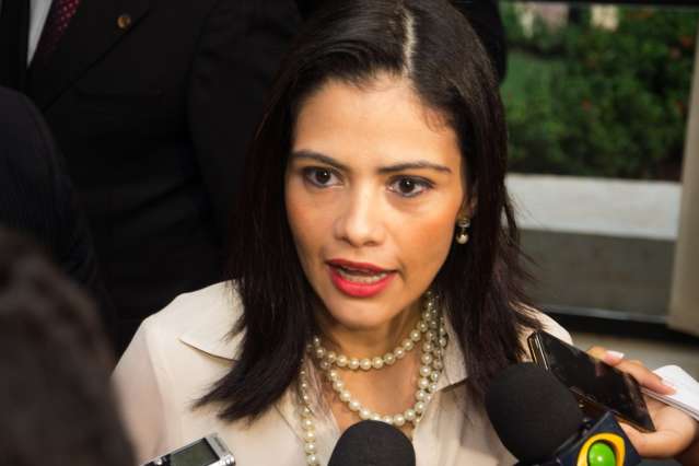 Para Grazielle briga &quot;foi para o lado pessoal&quot; e necessita provid&ecirc;ncias