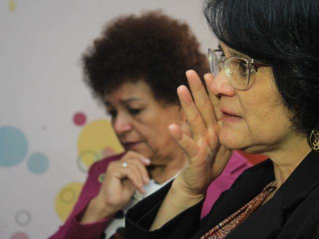 Ministra quer ajudar conselheiros e lembra que foi v&iacute;tima de abusos na inf&acirc;ncia
