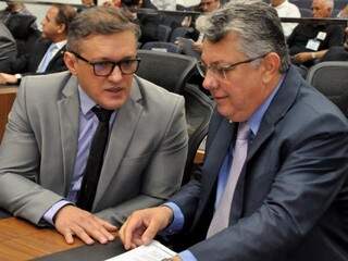 Deputados Lucas de Lima (SD) e Evander Vendramini (PP), durante sessão (Foto: Assessoria/ALMS)