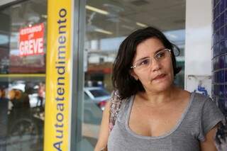 Leonina Pedroso correu para sacar o salário com medo de ficar sem dinheiro. (Foto:Fernando Antunes)