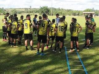 Elenco do Botafogo faz atividade no campo do Sinpol. (Foto: Divulgação)