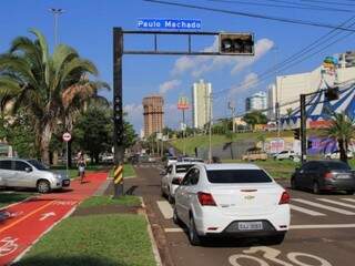 Três pontos na Avenida Afonso Pena próximo ao Shopping Campo Grande desligaram. (Foto: Marina Pacheco)