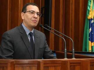 Procurador-geral da Justiça, Paulo Passos, durante sessão na Assembleia (Foto: Victor Chileno/ALMS)
