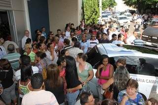 Velório reuniu centenas de pessoas (Foto: Cleber Gellio)