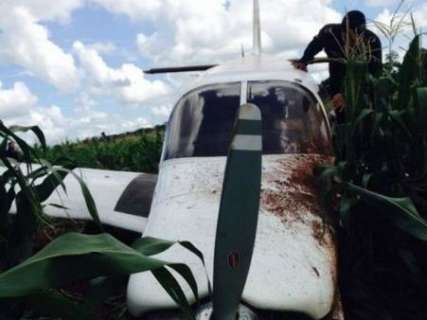Piloto limpa avião e some após pouso forçado na fronteira com o Paraguai