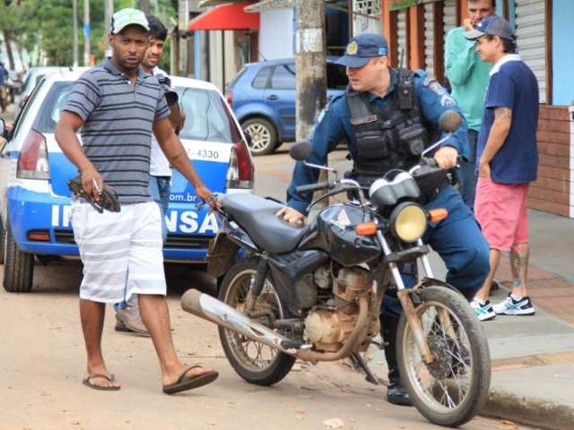 Queria se livrar de amea&ccedil;as, diz defesa de motorista que matou jardineiro
