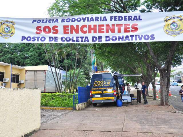  Ve&iacute;culos com doa&ccedil;&otilde;es ao RJ saem hoje de Campo Grande