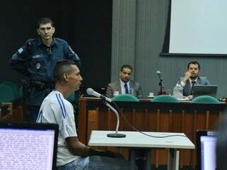 Wagner Vieira Garcia, comparsa de Nando, durante julgamento nesta quarta-feira (Foto: Henrique Kawaminami)