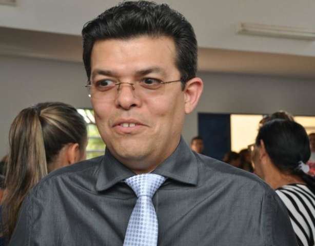 Olarte afirma que tem dinheiro em caixa para bancar o 13&ordm; e sal&aacute;rio