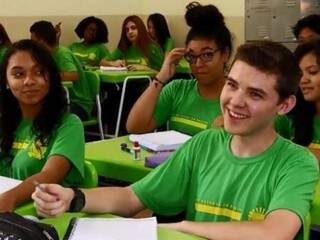 Alunos de escola em tempo integral de Campo Grande. Em algumas unidades, procura ainda é pequena. (Foto: Divulgação/SED)