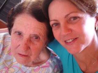 Mara e a mãe, hoje com 95 anos