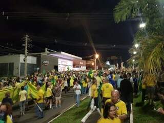 Afonso Pena, em Campo Grande, foi palco ontem de protesto pela prisão de Lula (Foto: Direta das Ruas)
