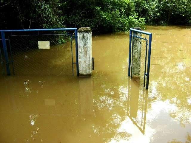 Bomba queima e fornecimento de &aacute;gua est&aacute; suspenso h&aacute; quase um m&ecirc;s