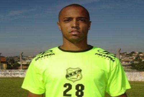 Ex-volante do Palmeiras refor&ccedil;a time do Serc no Campeonato Estadual  