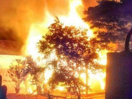 Instala&ccedil;&atilde;o el&eacute;trica pode ter sido causa de inc&ecirc;ndio que destruiu casa