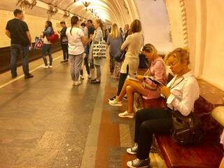 No caso de se perder a melhor coisa a fazer é seguir o exemplo dos russos. Sentar e ler um bom livro (Foto: Paulo Nonato de Souza)