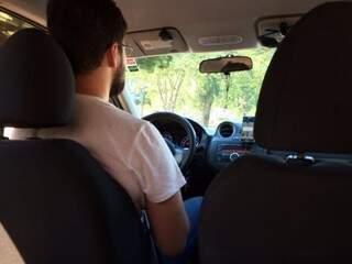 Motorista da Uber que carregou equipe do Campo Grande News no primeiro dia do aplicativo na Capital (Foto: Thailla Torres/Arquivo)