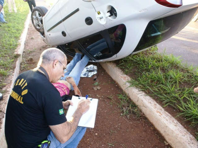  Adolescente de 14 anos morre em capotagem em avenida de Dourados 
