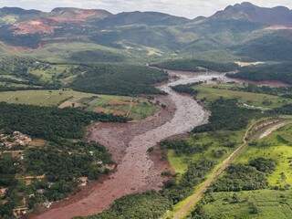 Rio de lama em Brumadinho, após rompimento da barragem. (Foto: Isac Nóbrega/PR/Fotos Públicas).