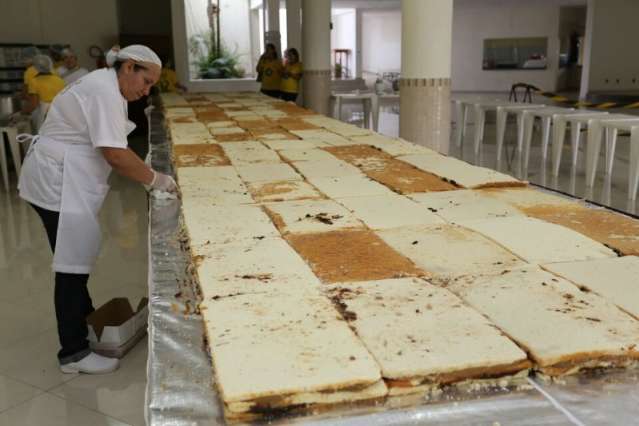 Concorrido, bolo de Santo Ant&ocirc;nio tem n&uacute;meros grandiosos na receita