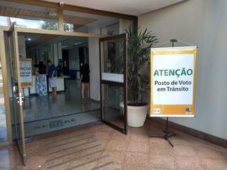 Posto para o voto em trânsito em Campo Grande foi montado na sede do Sebrae (Foto: Adriano Fernandes)