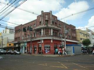 A estrutura remete ao passado na esquina da Cândido Mariano com a 14 de Julho. (Fotos: Marcos Ermínio)