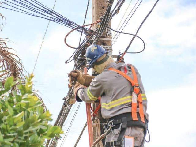 Sem energia por 4 horas, sem&aacute;foros param e comerciante teme preju&iacute;zo