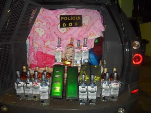  DOF apreende 22 garrafas de bebidas contrabandeadas do Paraguai 