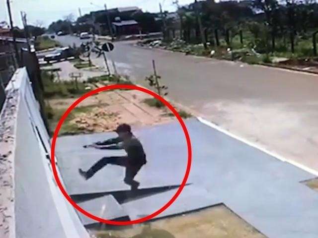 Em noite de &#039;&#039;arrast&atilde;o&#039;&#039;, jovem &eacute; detido por vizinhos ap&oacute;s arrombar port&atilde;o 