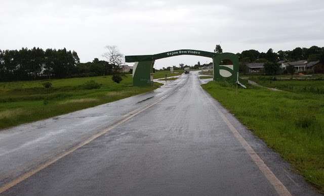 Frente fria chega com chuva forte e vento na fronteira com o Paraguai
