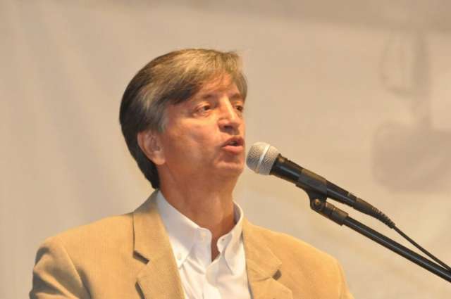 Ministro diz que perman&ecirc;ncia depende de Dilma e do PDT