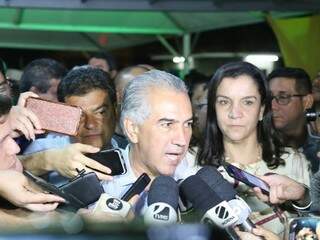 Reinaldo Azambuja em entrevista após o resultado da eleição. (Foto: Paulo Francis).