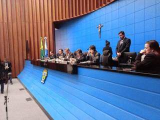 Mesa diretora da Assembleia durante a sessão desta terça-feira (Foto: Leonardo Rocha)