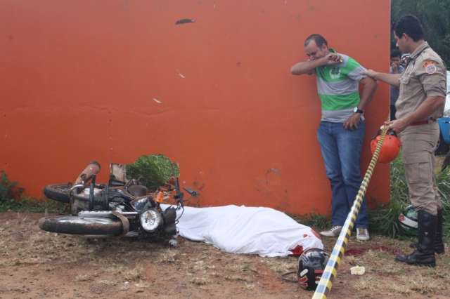 Dono de bicicletaria morre ao colidir moto em muro na Avenida da Capital