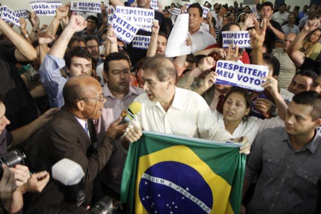 Bernal exonera K&aacute;tia e d&aacute; presid&ecirc;ncia da Agetran para ganhar apoio do PTB