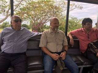 Senador Pedro Chaves, presidente do Instituto SOS Pantanal, Roberto Kalbin e presidente da Renctas, Denner Giovanini.
(Foto: Reprodução Facebook)