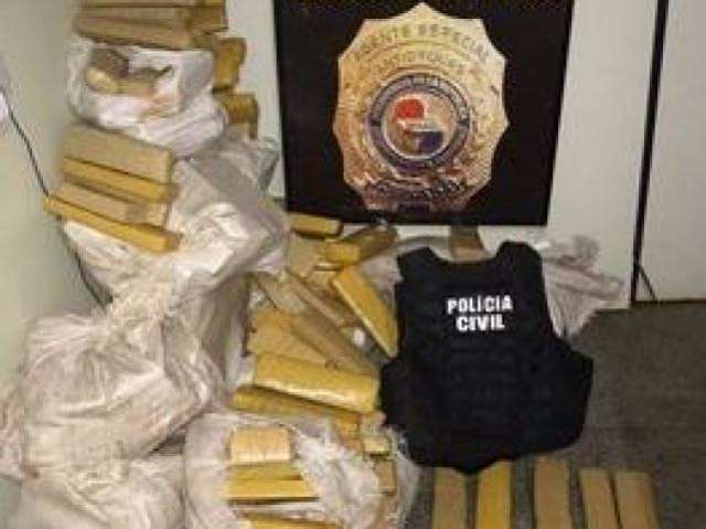 Mulher &eacute; presa com 322 Kg de maconha em dep&oacute;sito do tr&aacute;fico na fronteira