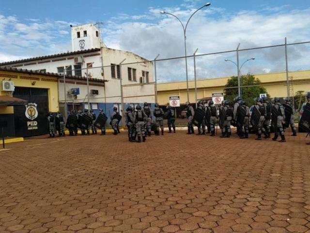 Pente-fino encontra bomba caseira em raio do PCC no maior pres&iacute;dio de MS