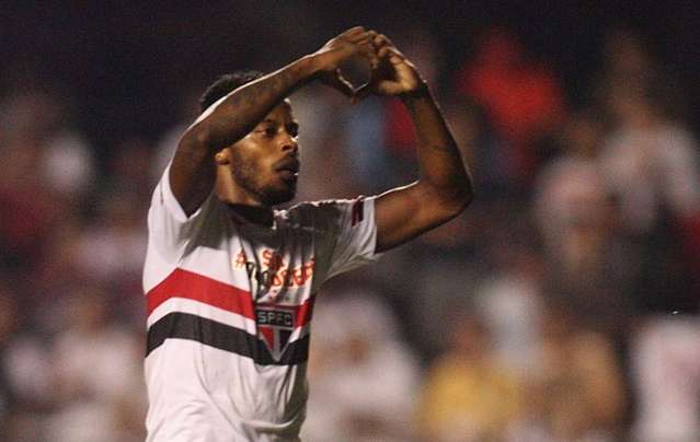 S&atilde;o Paulo vence com gol de Michel Bastos aos 44 do segundo tempo