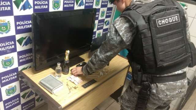 Dupla invade resid&ecirc;ncia e rouba bebidas, televis&atilde;o e at&eacute; b&iacute;blia