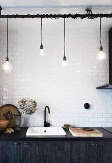 A luminária também é opção para ter sobre a pia da cozinha  (Foto: Divulgação)