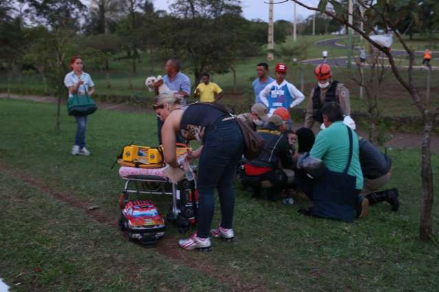 Mulher perde controle de carro, bate em Kombi de Delc&iacute;dio e fere g&ecirc;meos