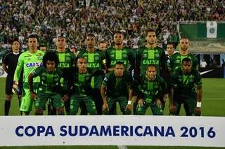 Elenco da Chapecoense que disputava Copa Sul-Americana (Foto: Reprodução/Facebook)