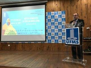 Reitor da UFMS, Marcelo Turine discursa durante encerramento da 71ª Reunião Anual da SBPC (Foto: Jones Mário)