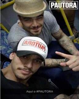 Foto do Ator e cantor Lucas Lucco junto do amigo Felipe Titto postada em seu Snapchat. Foto Divulgação